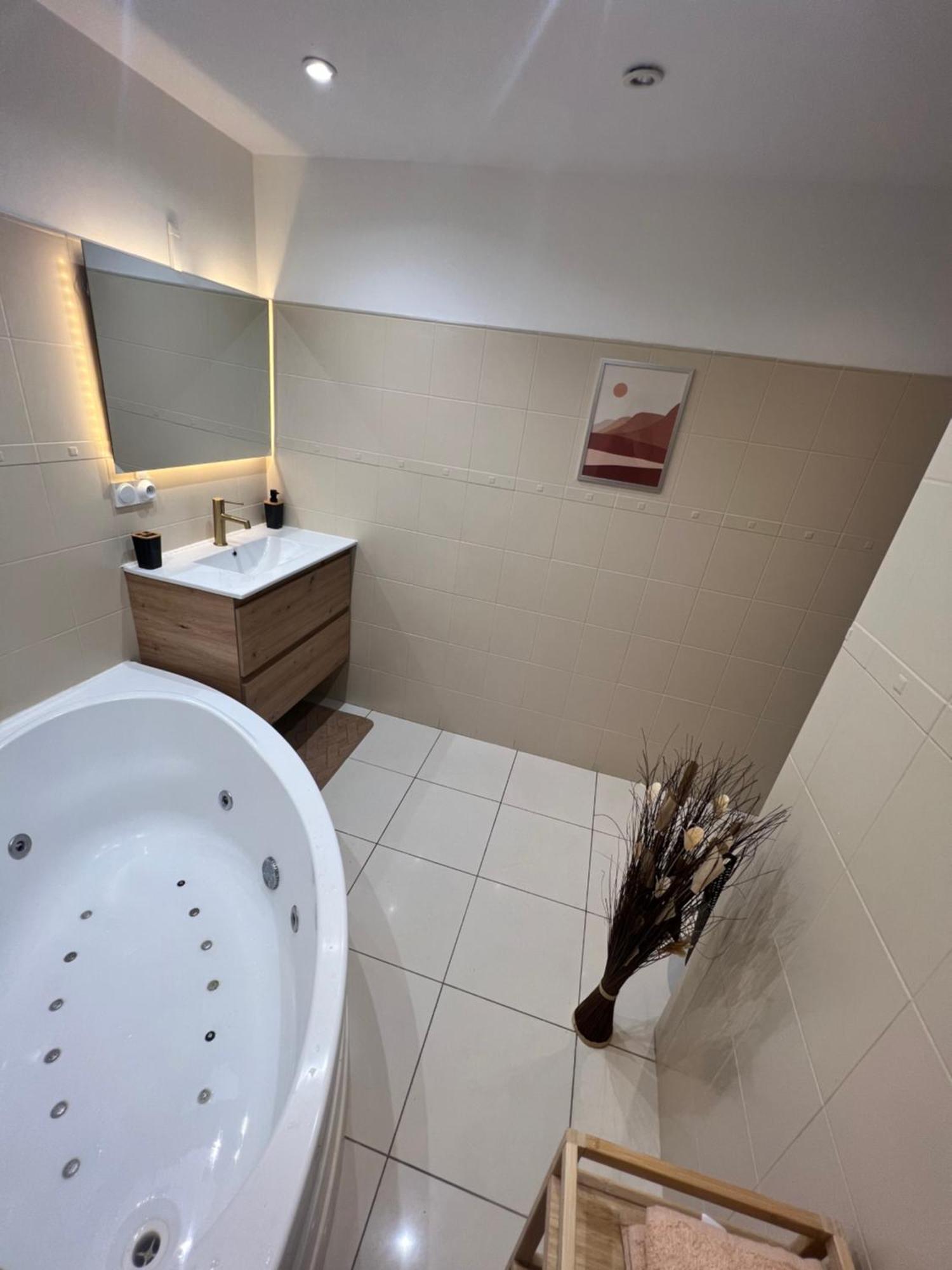Appartement Pres De Paris, Disney & Cdg Tremblay-en-France 외부 사진